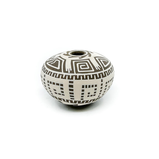 Load image into Gallery viewer, Mini Seed Pot - White on Brown Geometric Pattern with Turtle Top
