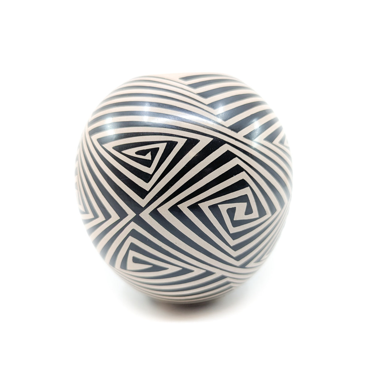 Black Geometric Maze Pot