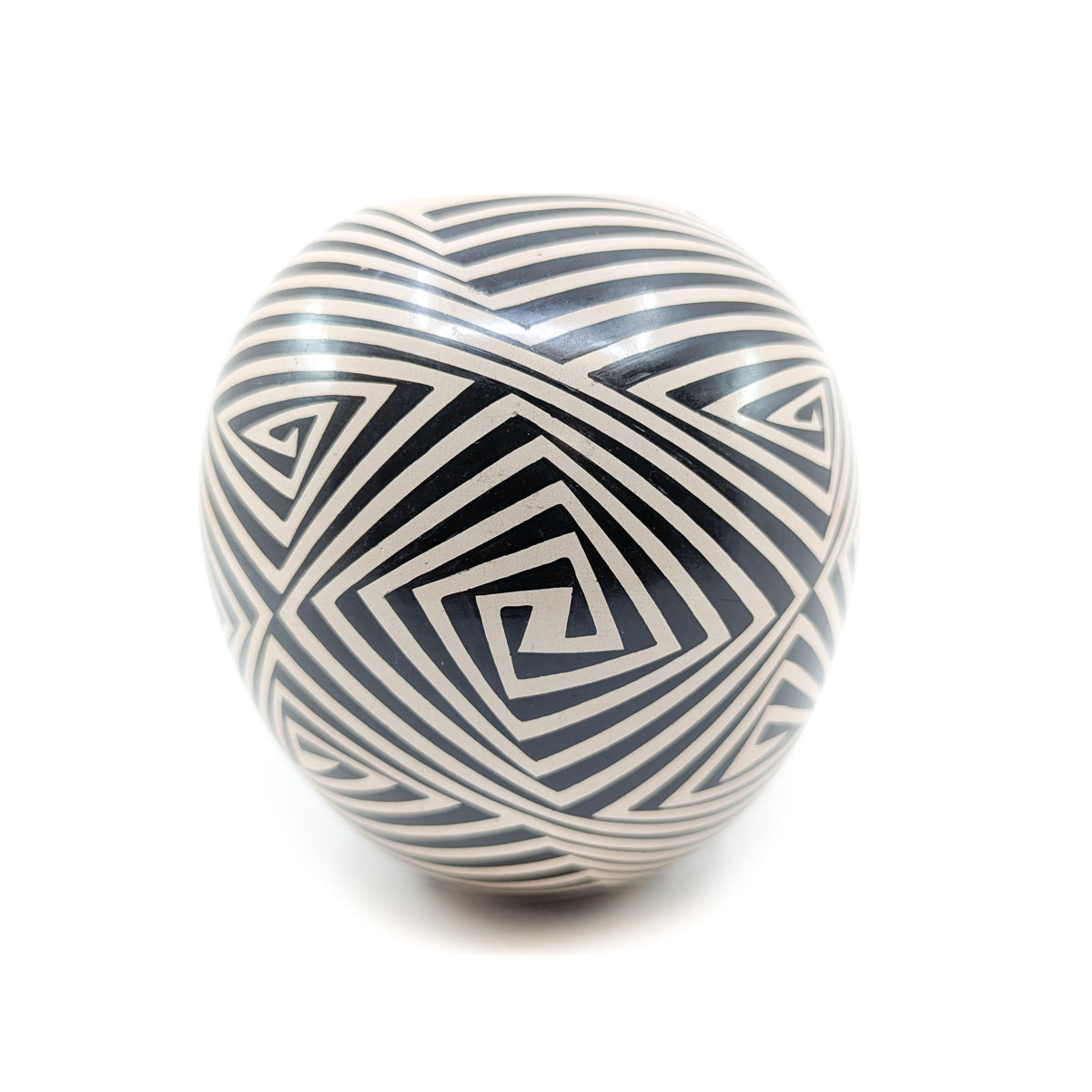 Black Geometric Maze Pot