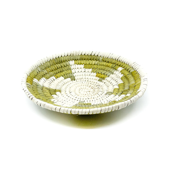 Whirling Star Basket with Solid White Trim