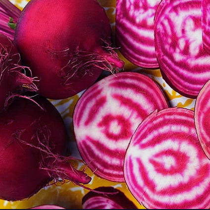 Load image into Gallery viewer, Italian heirloom beet seeds. The beets have beautiful red and white concentric circles when slice open. Good for roasting or pickling. 
